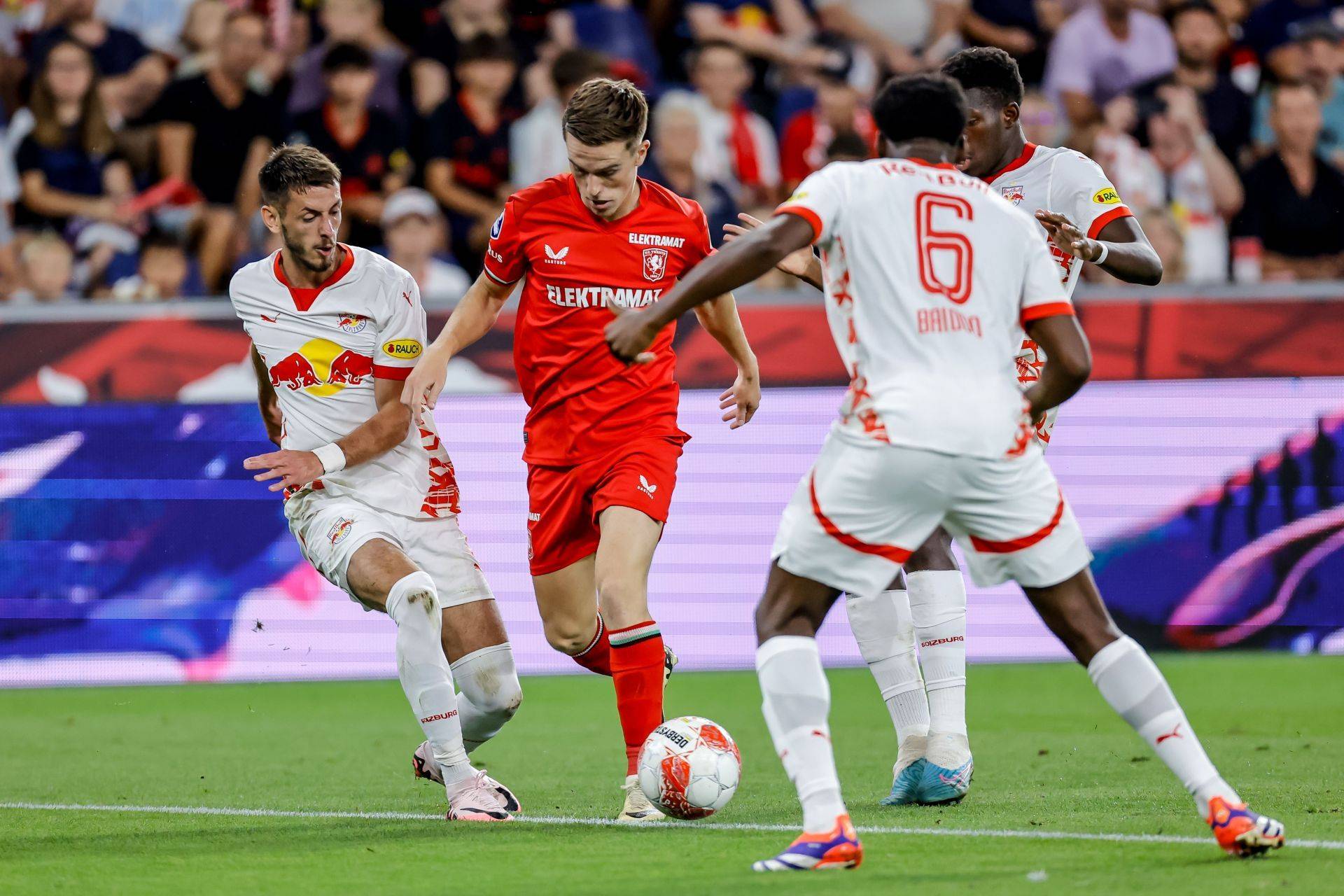 他在低位背 他在低位背